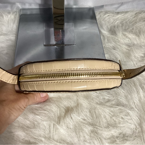 Michael Kors AIDY Croc Embossed Logo Canteen Crossbody Bag EUC - Picture 11 of 13